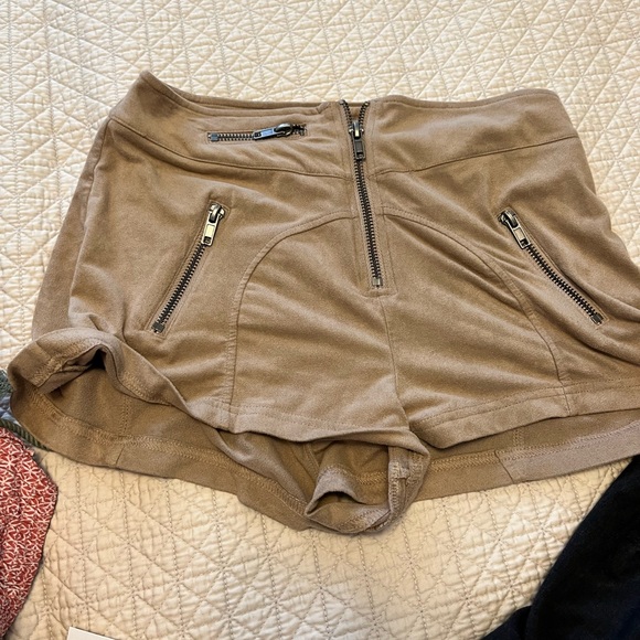 Shorts - Picture 6 of 16